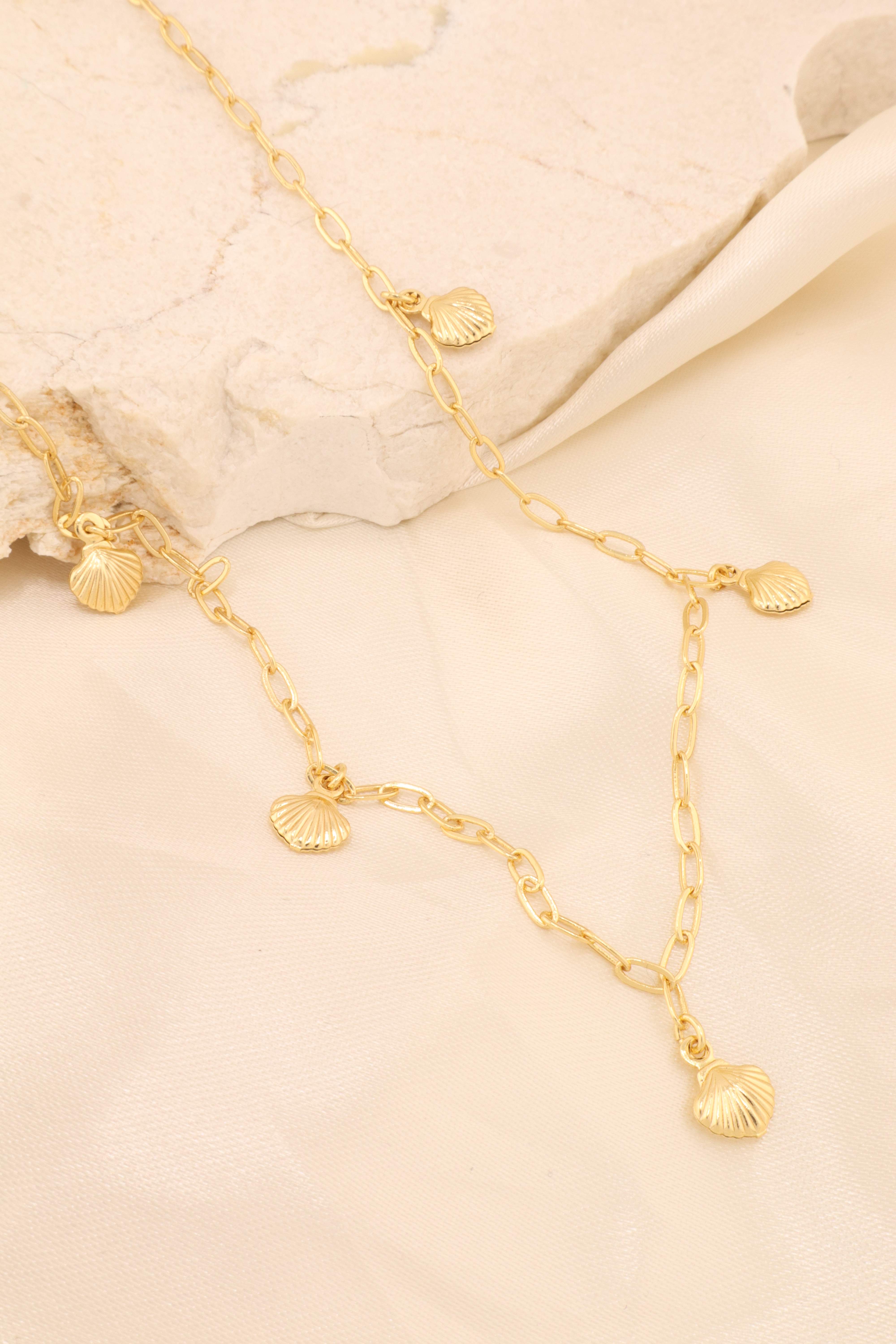 CHOCKER COM PINGENTE CONCHA