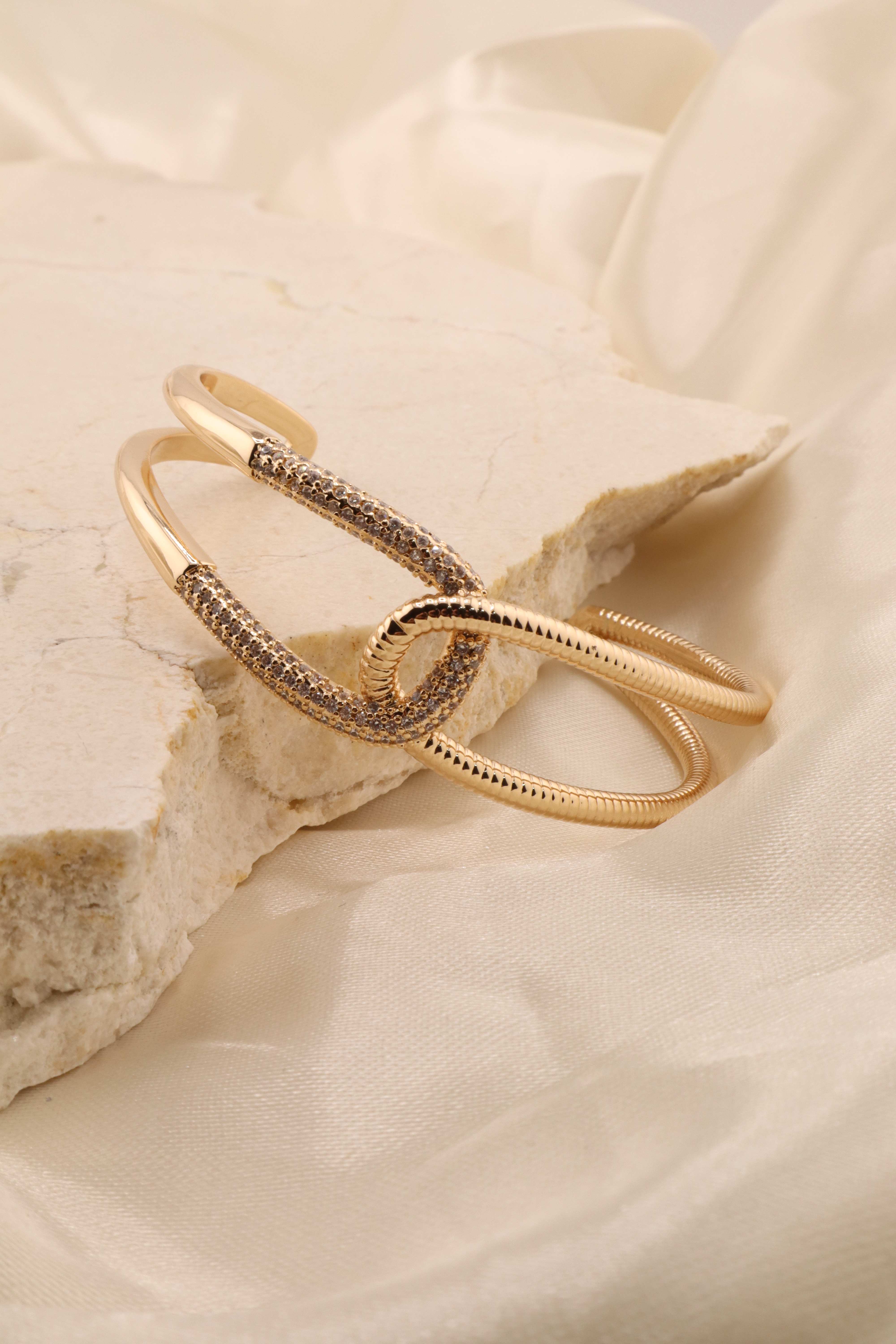 BRACELETE ENTRELAÇADO